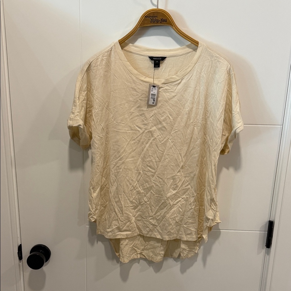 RW&CO. Cream Short Sleeve Tee size large NWT